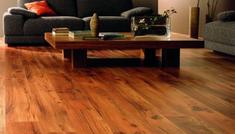 ¿Cómo eliminar manchas de cera sobre madera?